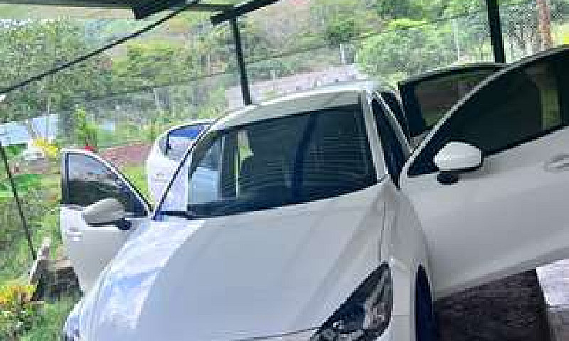 Vendo Mazda 2 Gran T...