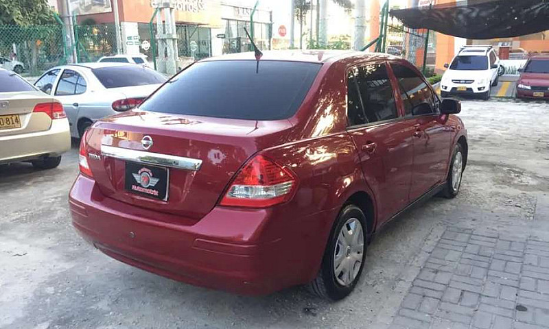 Nissan Tiida Mio 1.8...