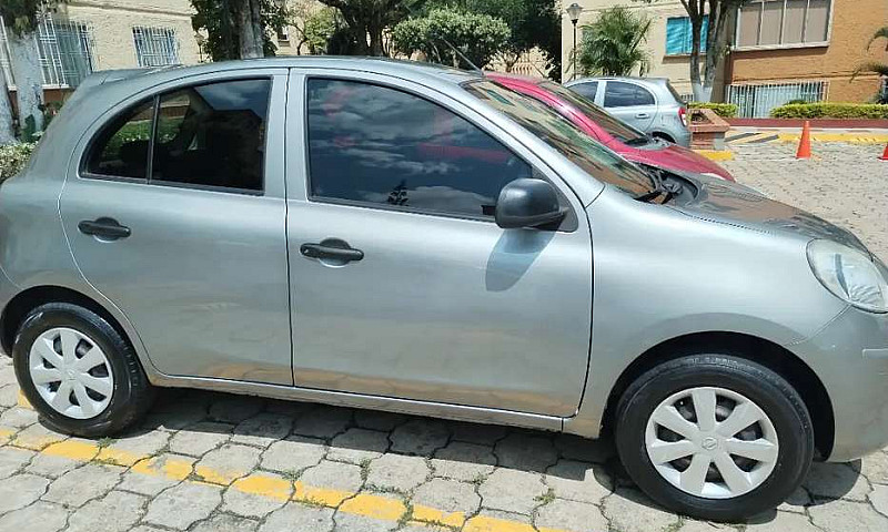 Vendo Nissan March 2...