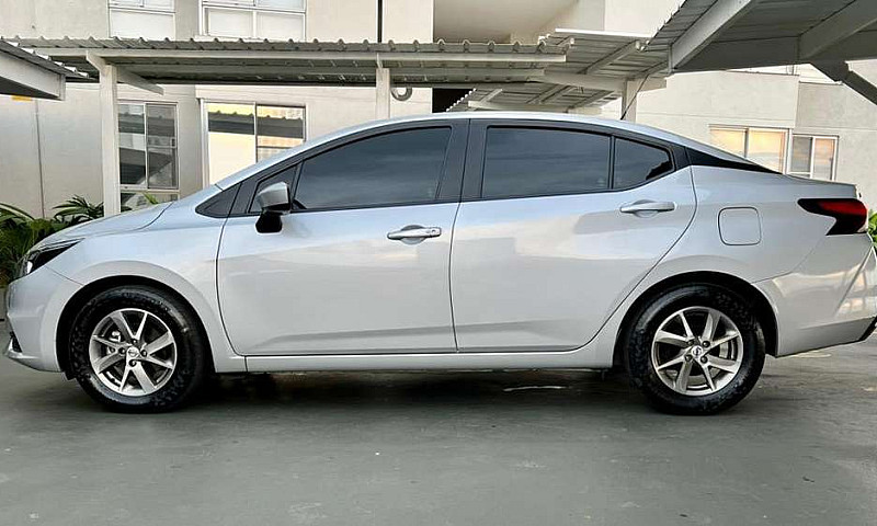 Vendo Nissan Versa M...