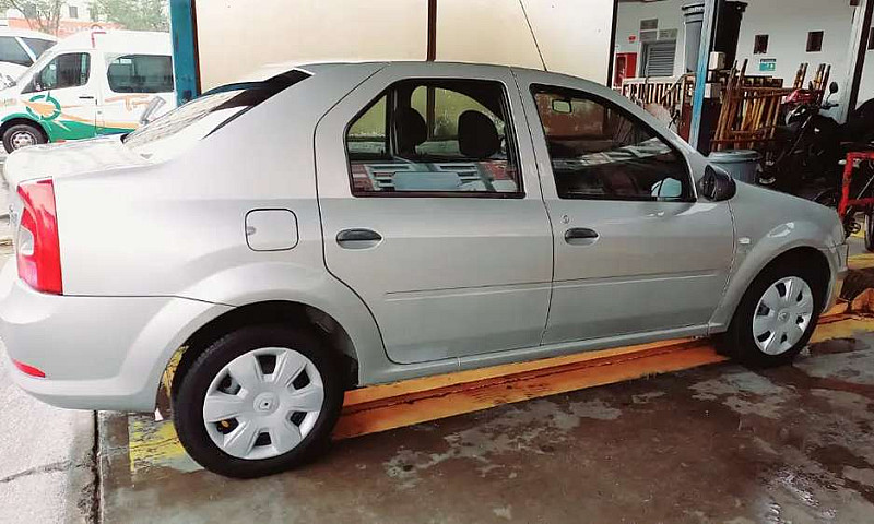 Renault Logan 2012...