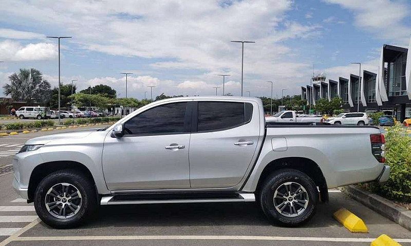 Mitsubishi L200 Trit...