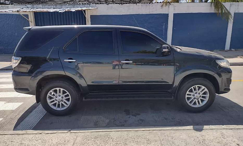 Toyota Fortuner 4*4-...