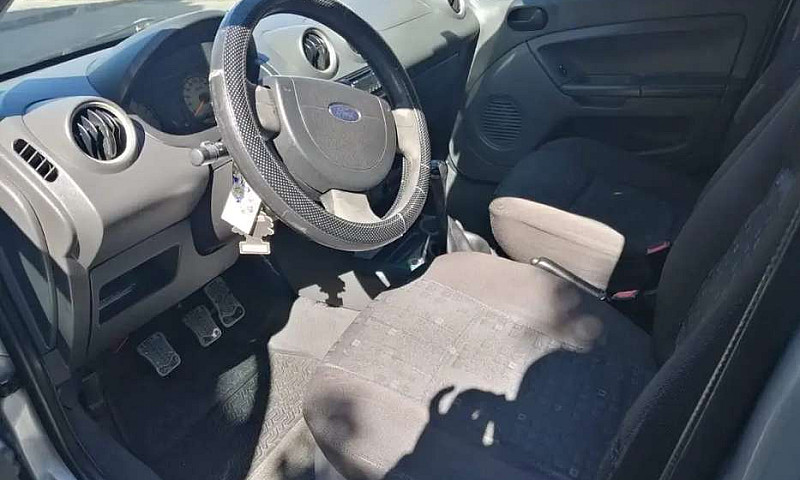 Vendo Ford Fiesta Po...