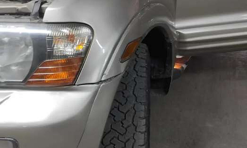 Mitsubishi Montero M...