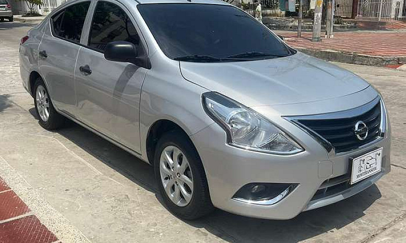 Nissan Versa 2022 Au...