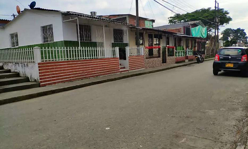 Casa Esquinera En Ar...