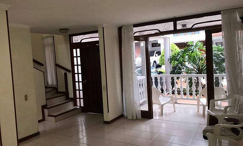 Casa De 2 Pisos Cond...