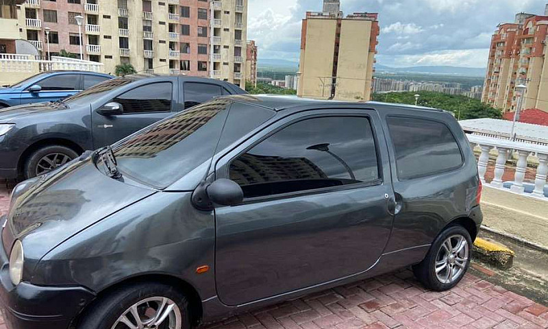 Hermoso Twingo Model...