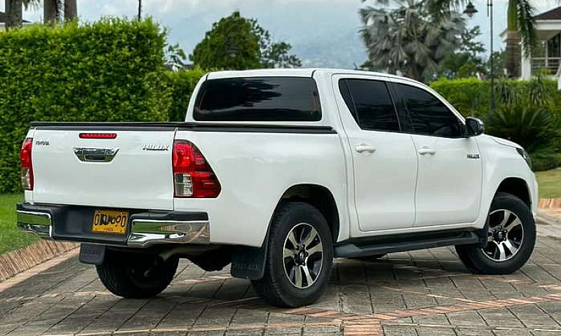 Toyota Hilux 2.4  20...