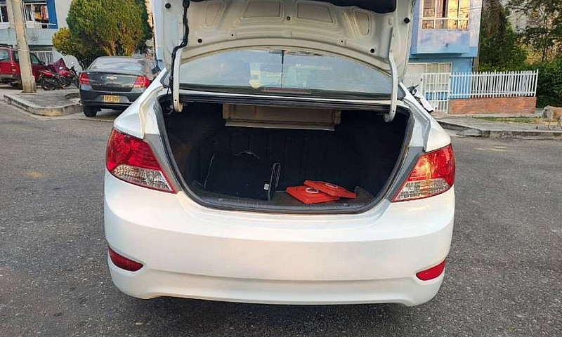 Hyundai Accent I25 M...