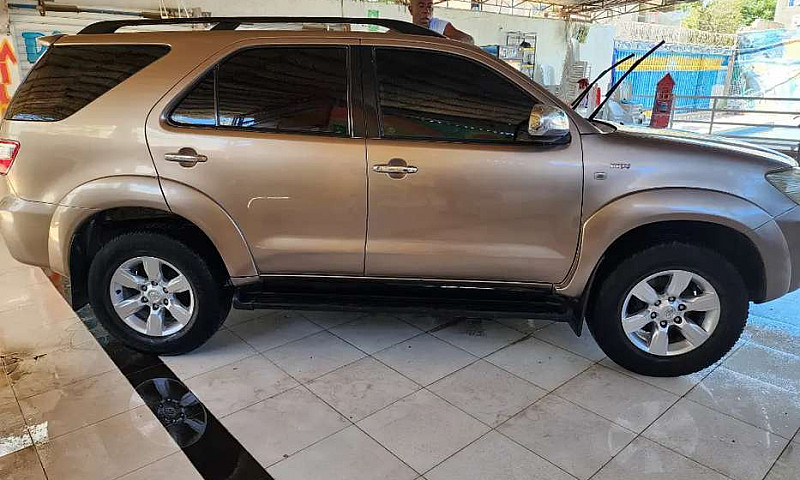 Toyota Fortuner 2011...