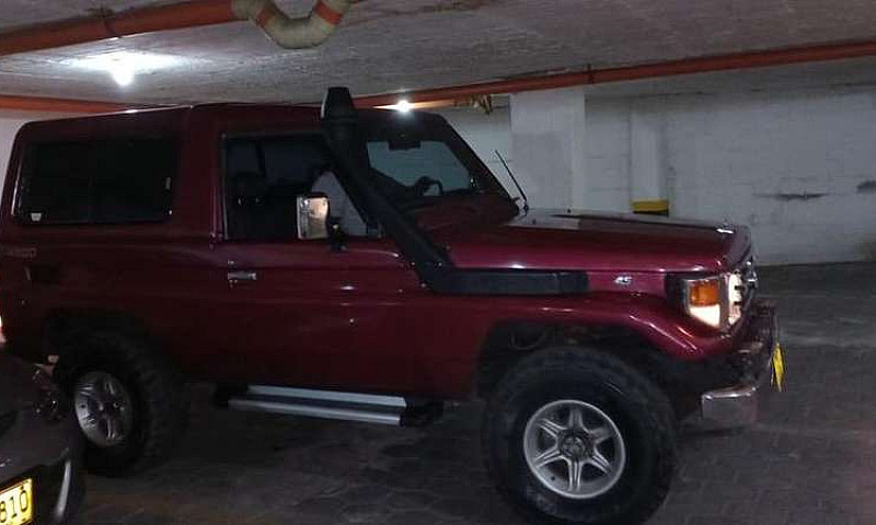 Camioneta Toyota Lan...