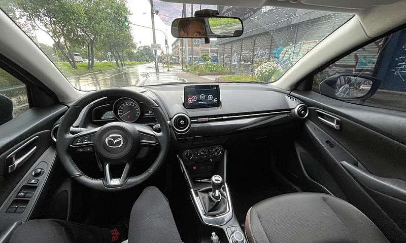 Mazda 2 Touring - Mo...