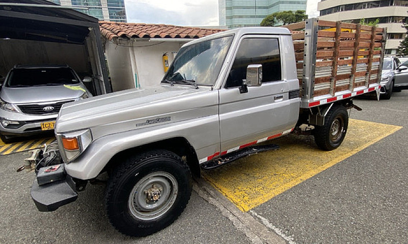 Toyota Land Cruiser ...