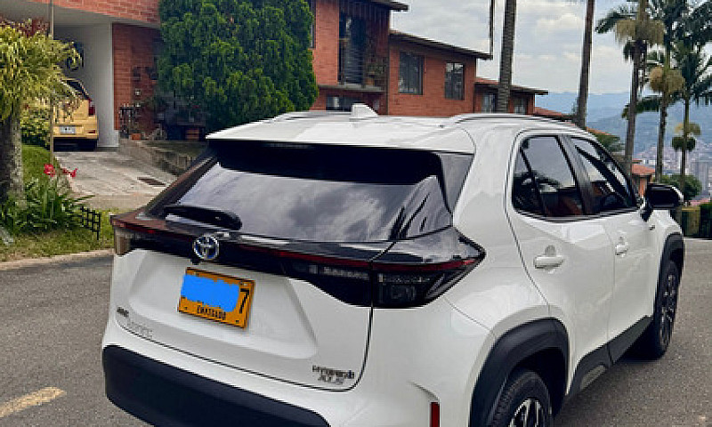 Toyota Yaris Cross 1...