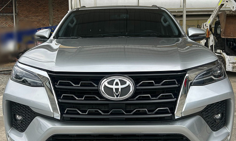 Toyota Fortuner 2.7L...