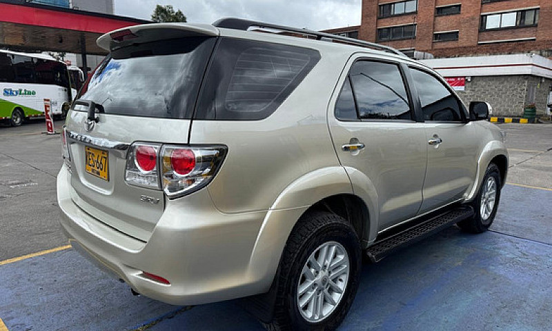 Toyota Fortuner Srv ...