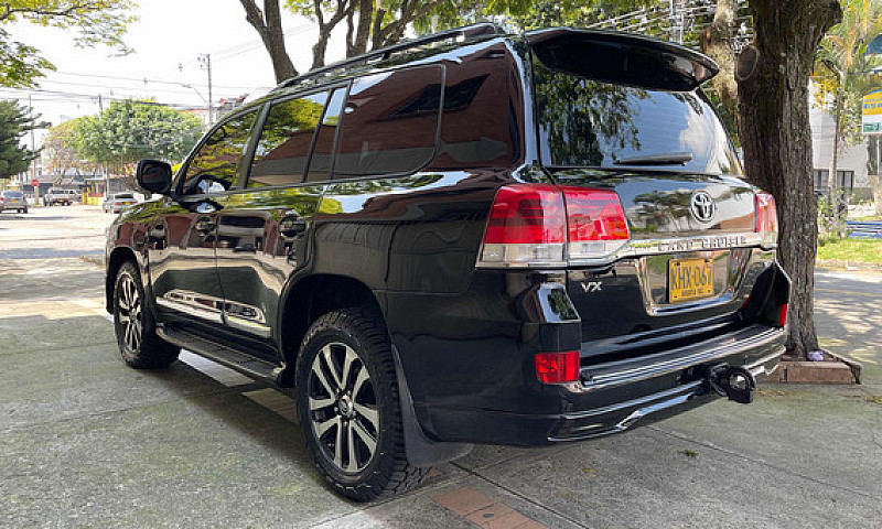 Toyota Land Cruiser ...