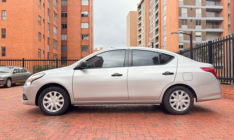 Nissan Versa 1.6 Sen...