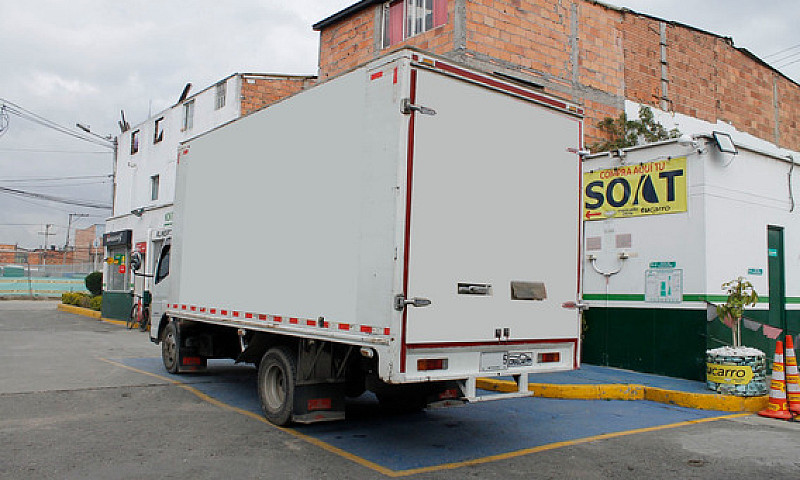 Mitsubishi Fuso Fe73...