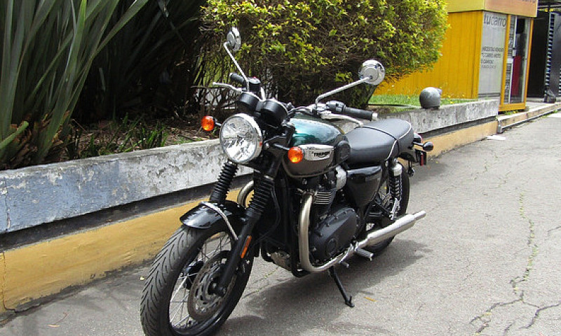 Triumph Bonneville  ...