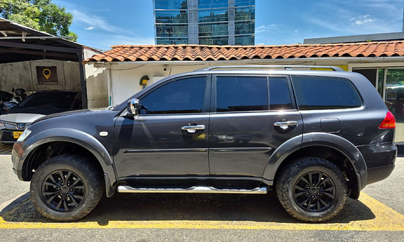 Mitsubishi Nativa 3....