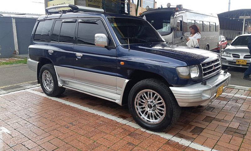 Mitsubishi Montero 3...