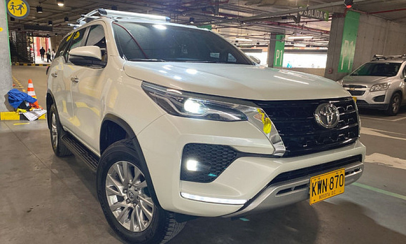 Toyota Fortuner 2.7L...