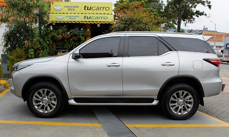 Toyota Fortuner Srv ...