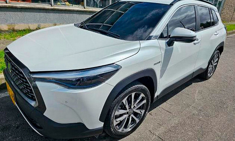 Toyota Corolla Cross...
