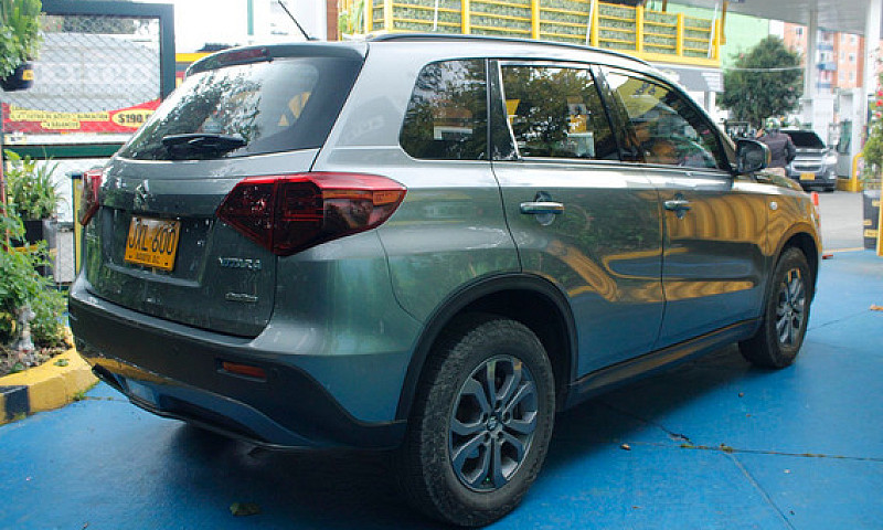 Suzuki Vitara Live A...