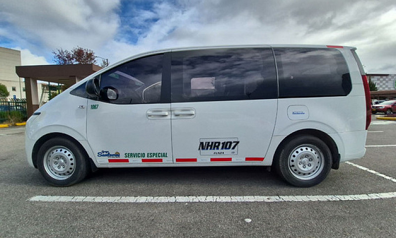 Hyundai Staria 2.2 D...