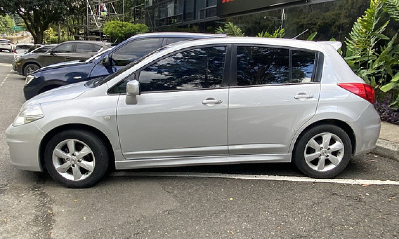 Nissan Tiida 1.8 Pre...