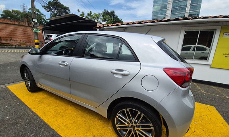 Kia Rio 1.4 Vibrant ...