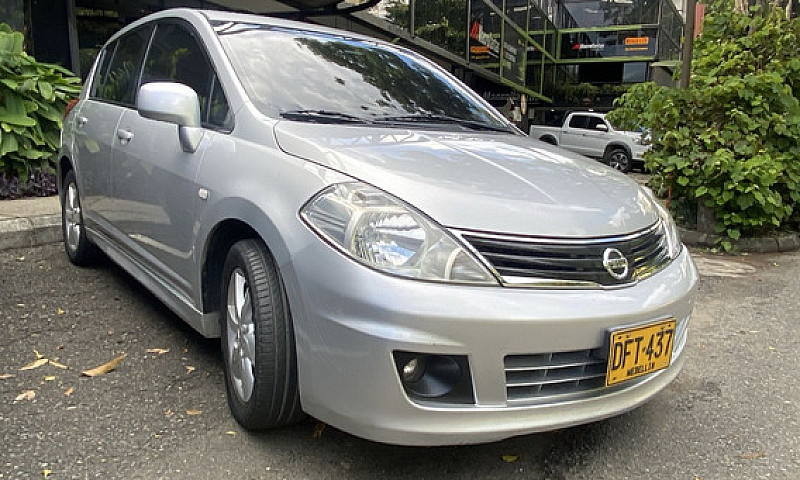 Nissan Tiida 1.8 Pre...