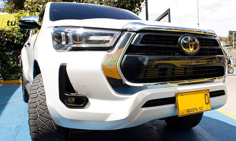 Toyota Hilux 2.8L...