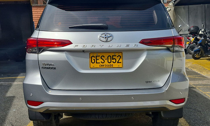 Toyota Fortuner 2.4 ...