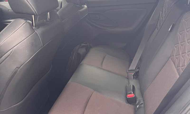 Toyota Yaris Cross 1...