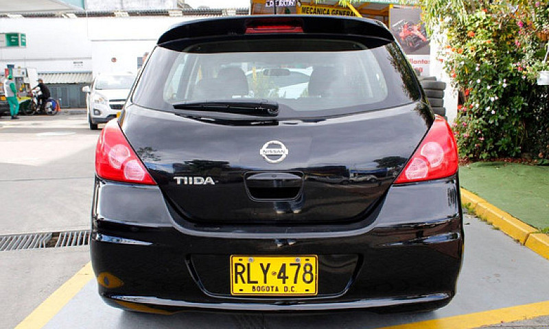 Nissan Tiida 1.8 Hat...