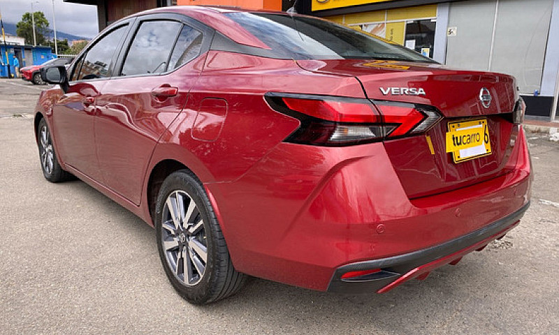 Nissan Versa 1.6 Adv...