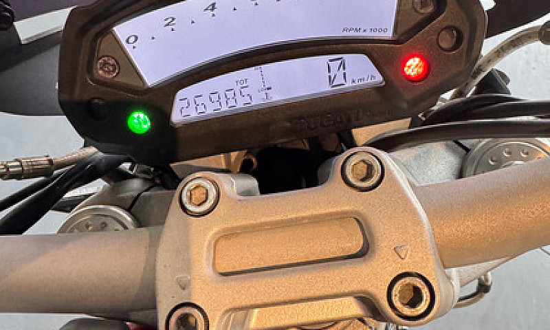 Ducati Monster 796 B...