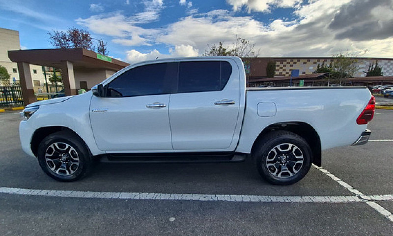 Toyota Hilux 2.8 Srx...