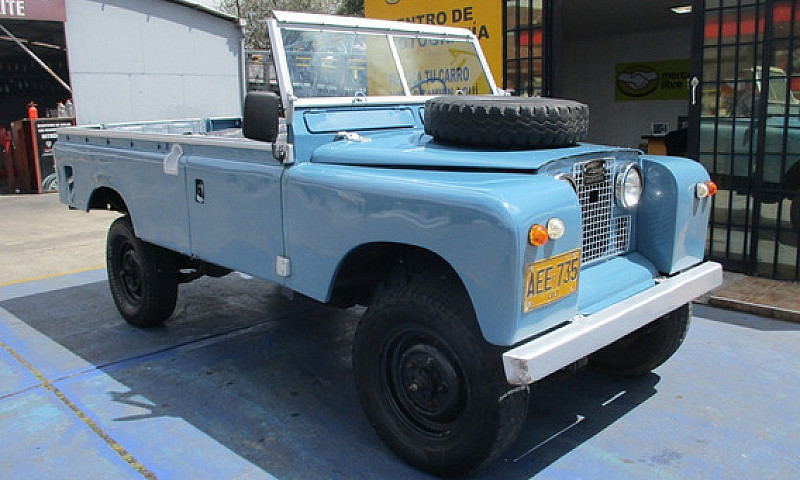 Land Rover Santana 2...
