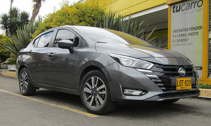Nissan Versa 1.6 Adv...