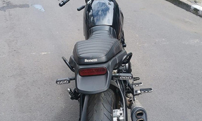Benelli Leoncino 500...