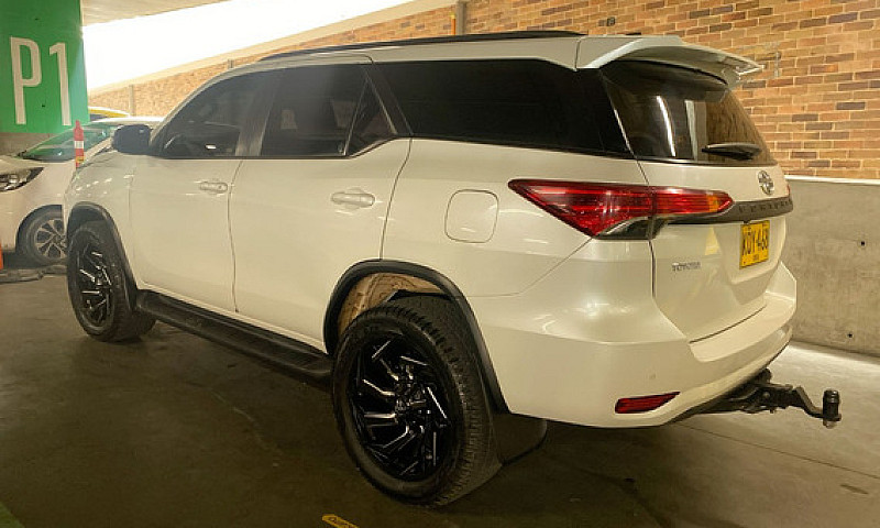 Toyota Fortuner 2.4 ...