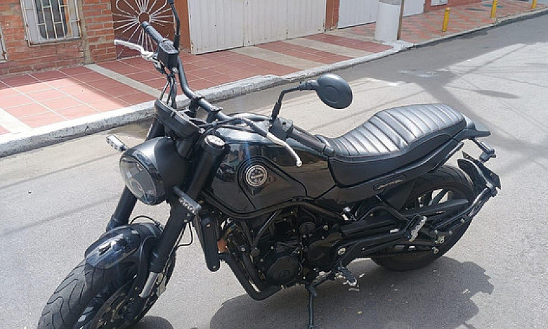 Benelli Leoncino 500...