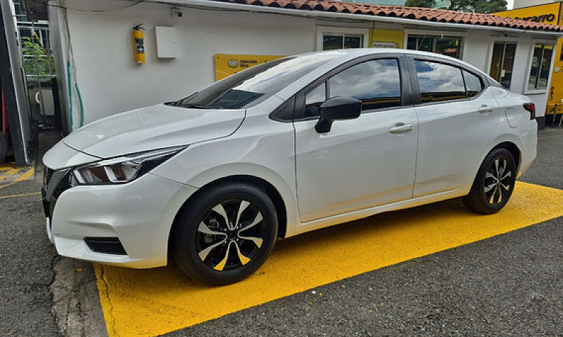 Nissan Versa 1.6 Sen...