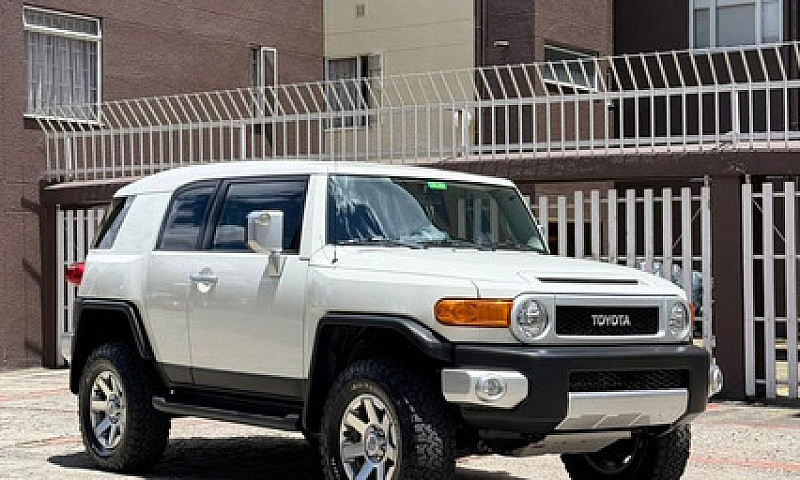 Toyota Fj 2020...